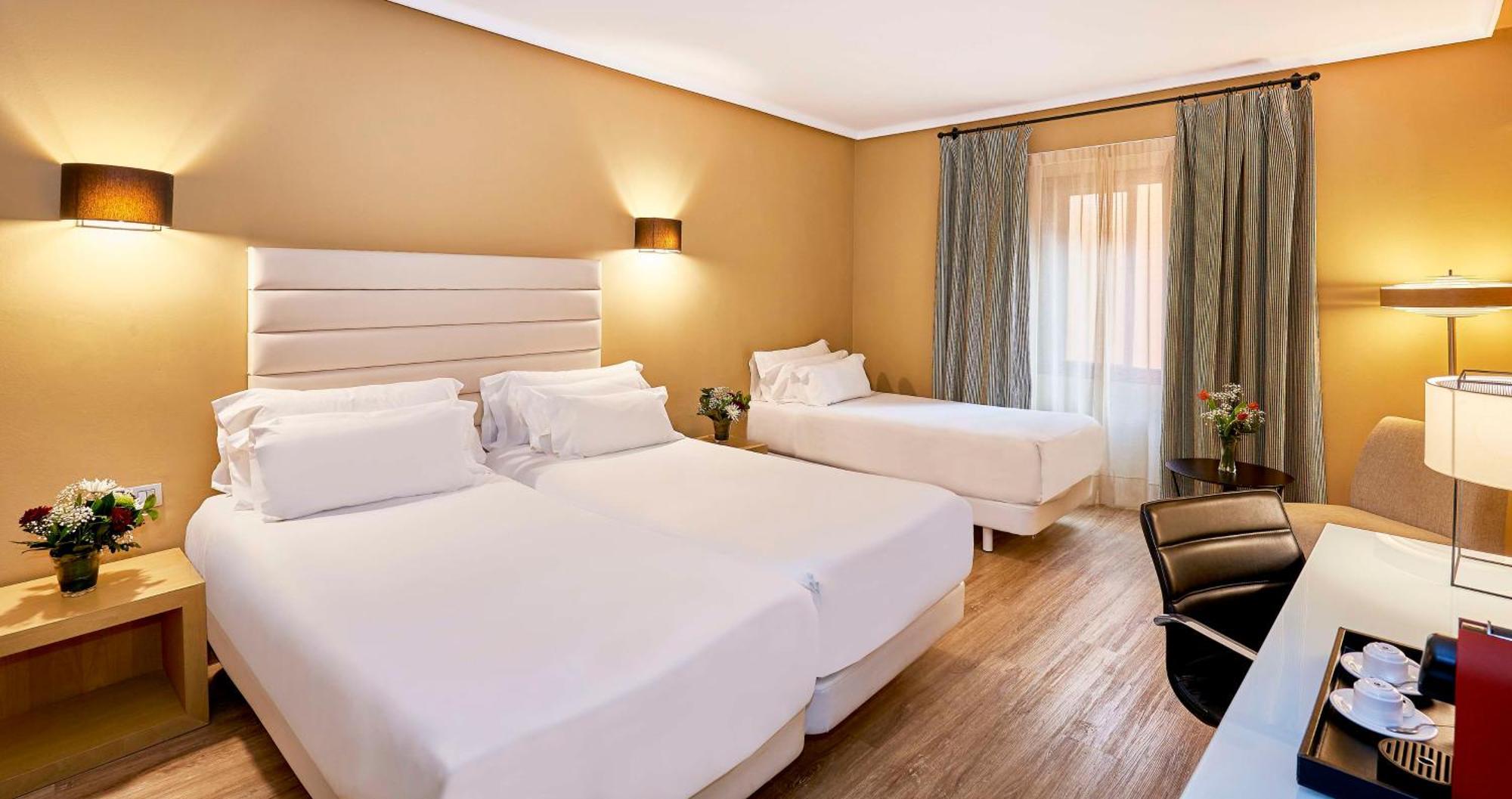 Nh Collection Caceres Palacio De Oquendo Екстериор снимка